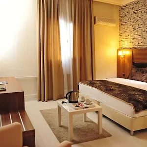 Hotel Tanik, Esmirna
